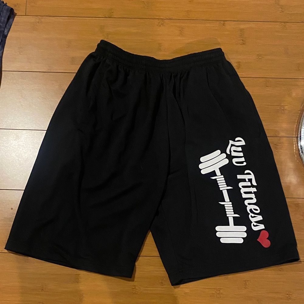 Black basketball style athletic gym shorts

💙 bundle eligible
